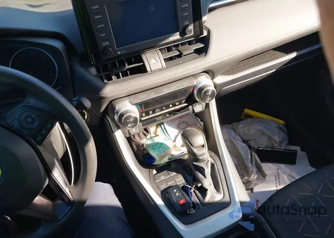 2021 Toyota Rav4 Xle z USA, uszkodzony, nr VIN 2T3W1RFV8MW115753